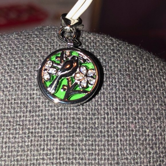 925 Sterling Silver Bracelet with Green Enamel Bird Charm and Cubic Zircon - Picture 3 of 8